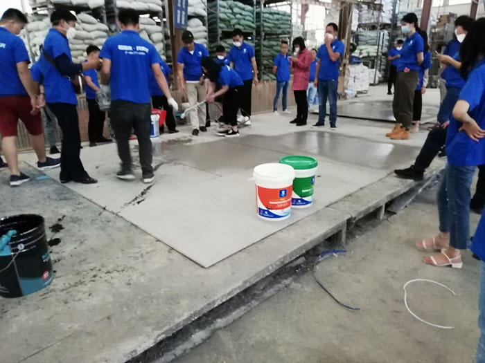 (Everyone learns to visit mechanical spraying construction technology)