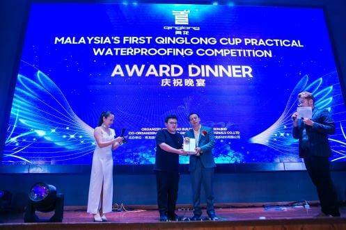 The Vice President of Waterproof Association, Mr Qu Pei Hua distributed the certificate to guests